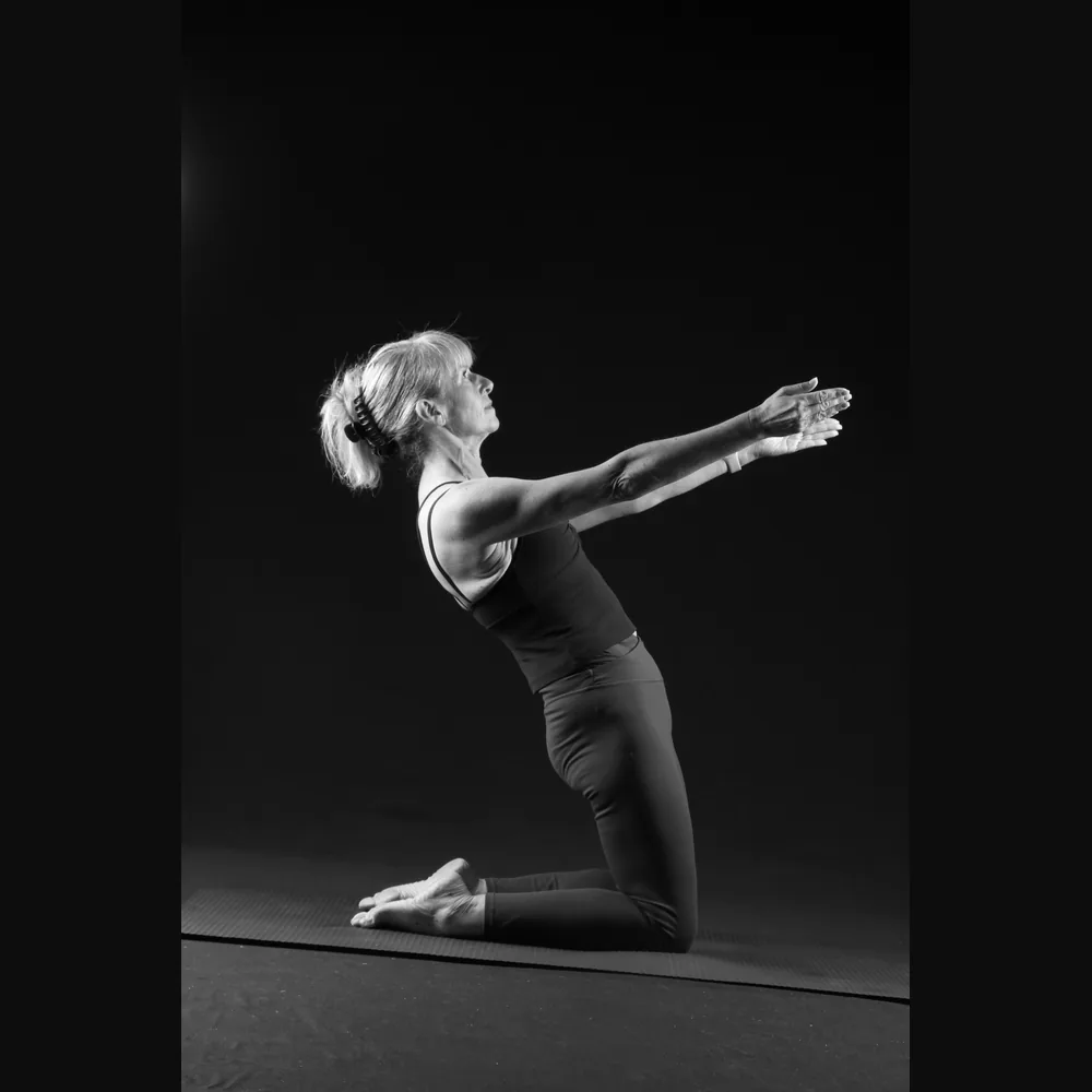 Florence kneeling with arms reaching forward