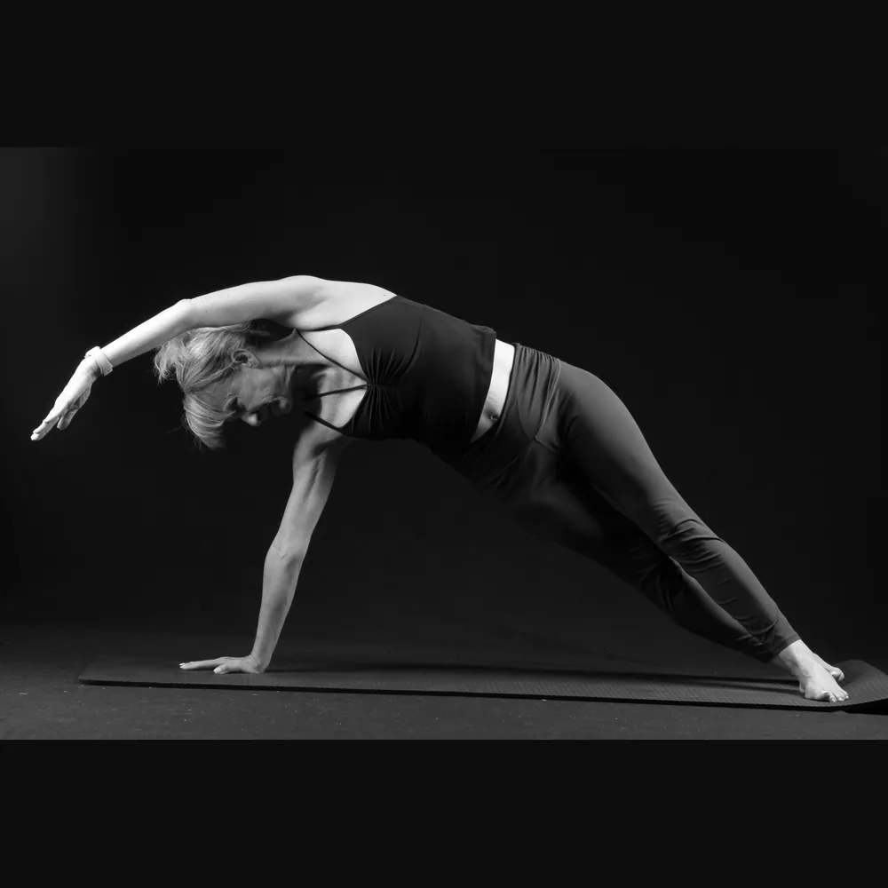 Florence in a side bend over a plank